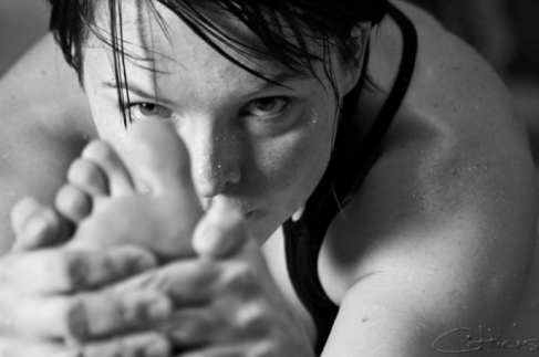 standing-head-to-knee